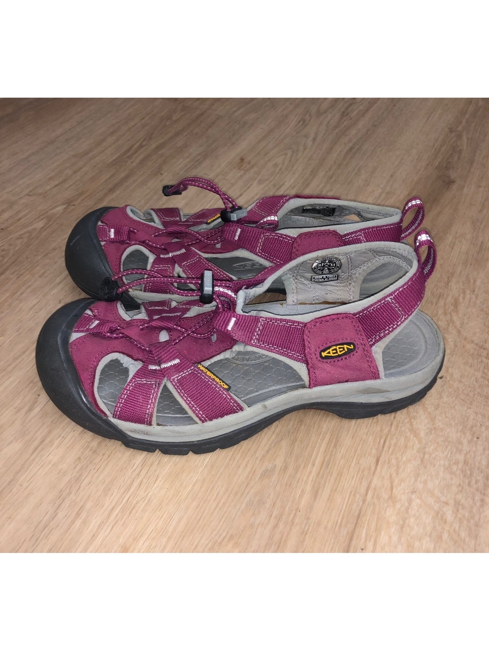KEEN VENICE H2 WATERPROOF HIKING SPORT STRAP SANDALS PINK PURPLE RED WOMENS SZ 9